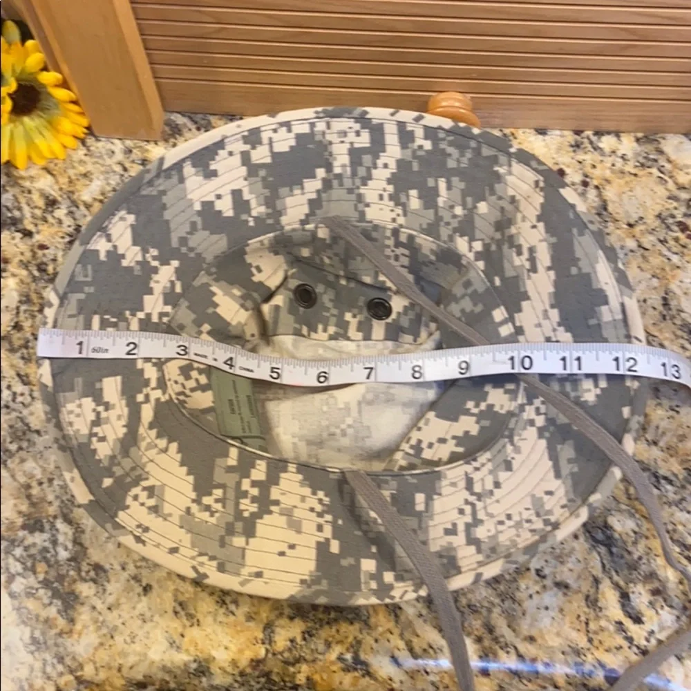 Boys camouflage hat size 6.75 Guc